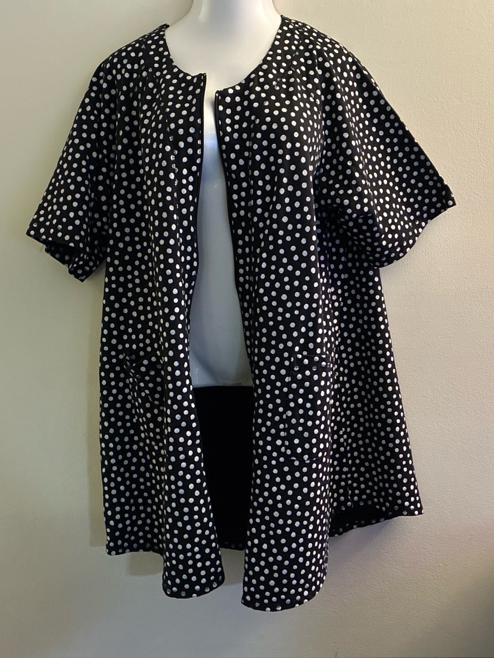 Dreams & Co. Plus 24W Black & White Polka Dot Short Sleeve Beach Cover Up Zip up - Picture 9 of 16